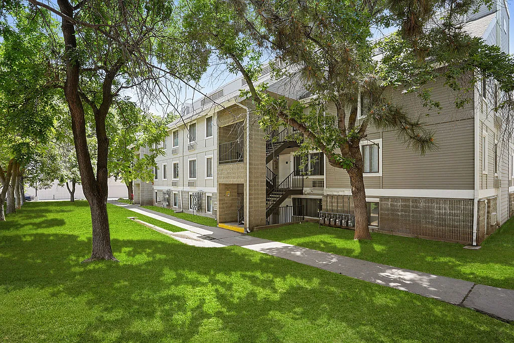 Layton Meadows Apartments — Photo 2