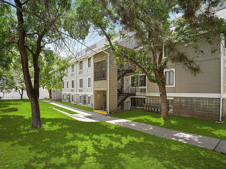 Layton Meadows Apartments — Photo 2