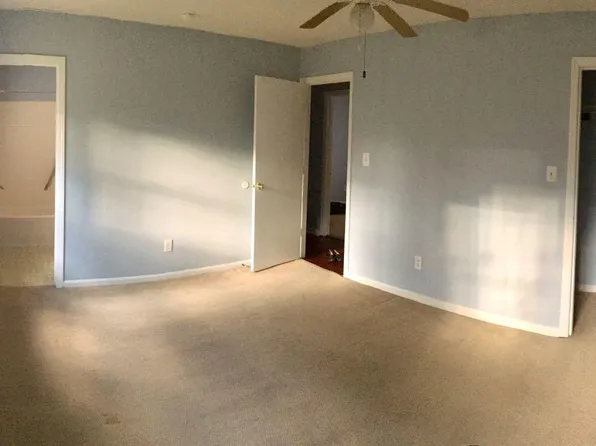 6012 Hunters Crossing Ln, Charlotte, NC 28215