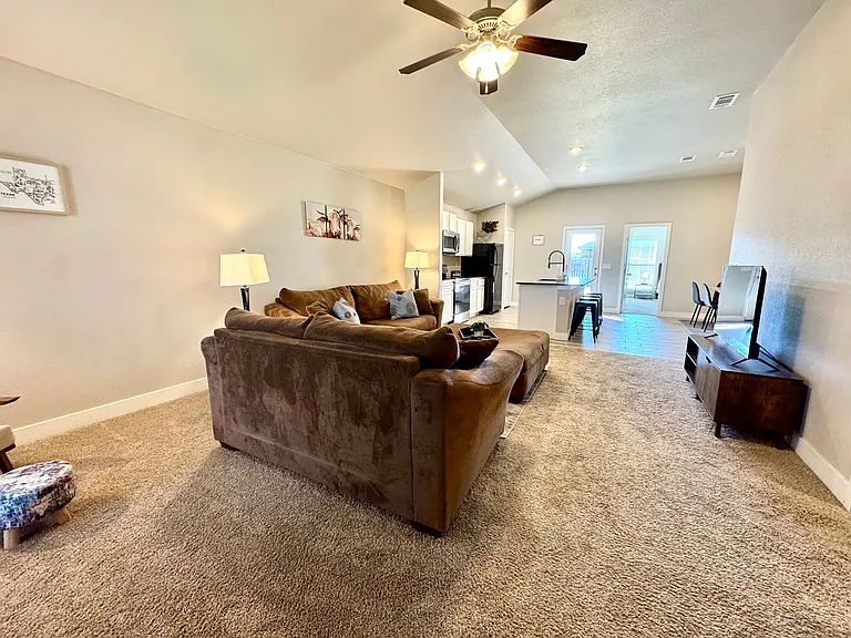3108 Urbana Ave — Photo 6