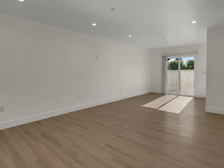 15208 Fernview St #15208 — Photo 5