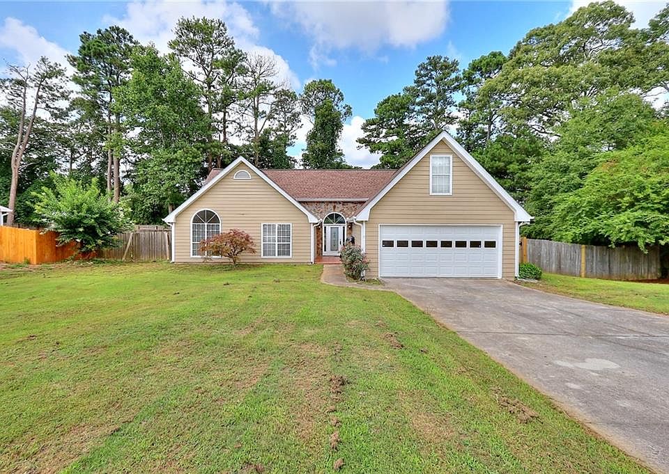 1st image of 553 Ashton Manor Dr