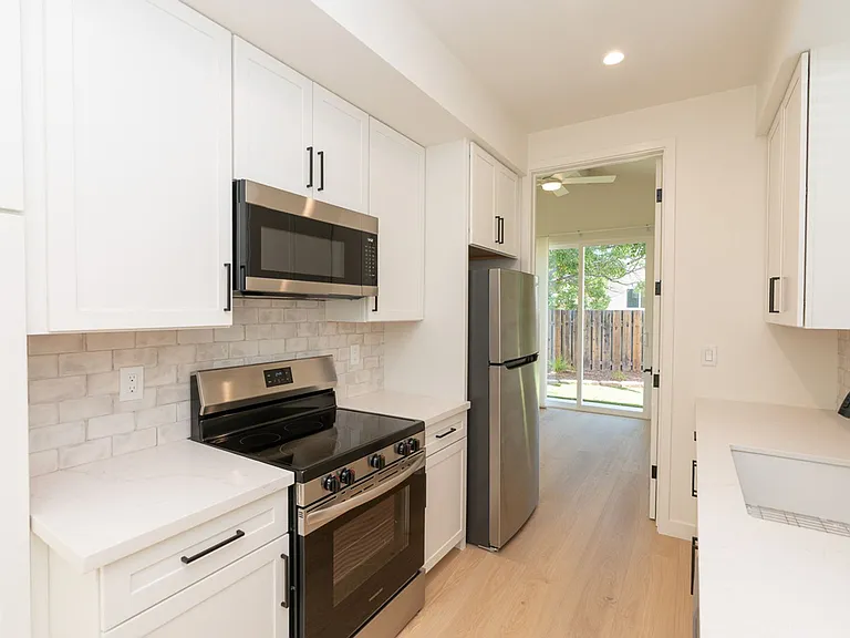 713 Oak Burl Ln — Photo 2
