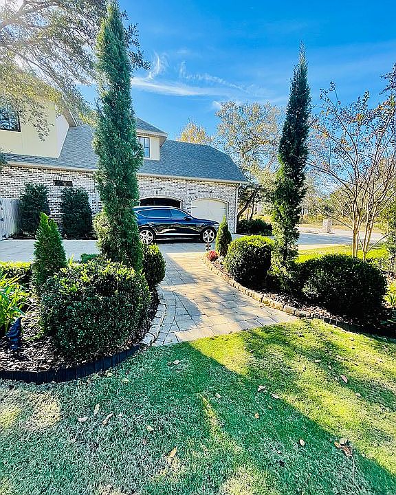 2707 Manor Circle & lot