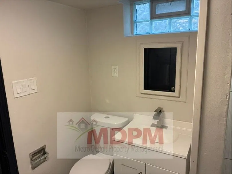3 bed, 1318 sqft, $1,800 — Photo 4