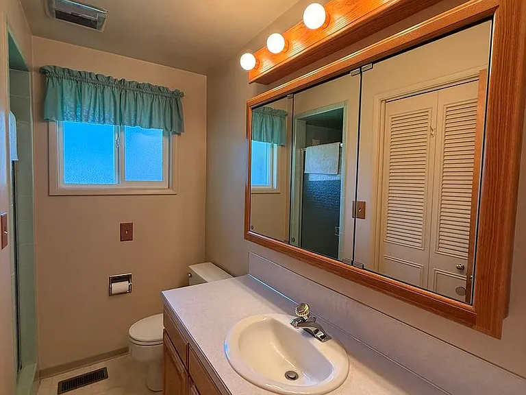 2148 Grove St — Photo 10