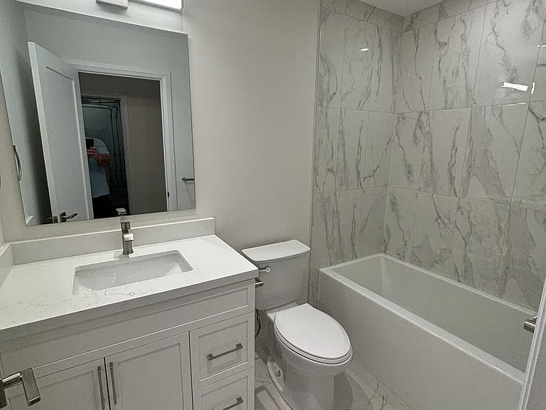 576 Guelph St — Photo 17