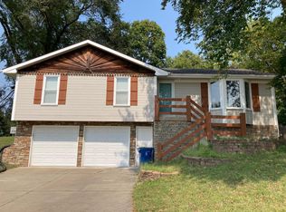 200 E 14th St, Kearney, MO 64060