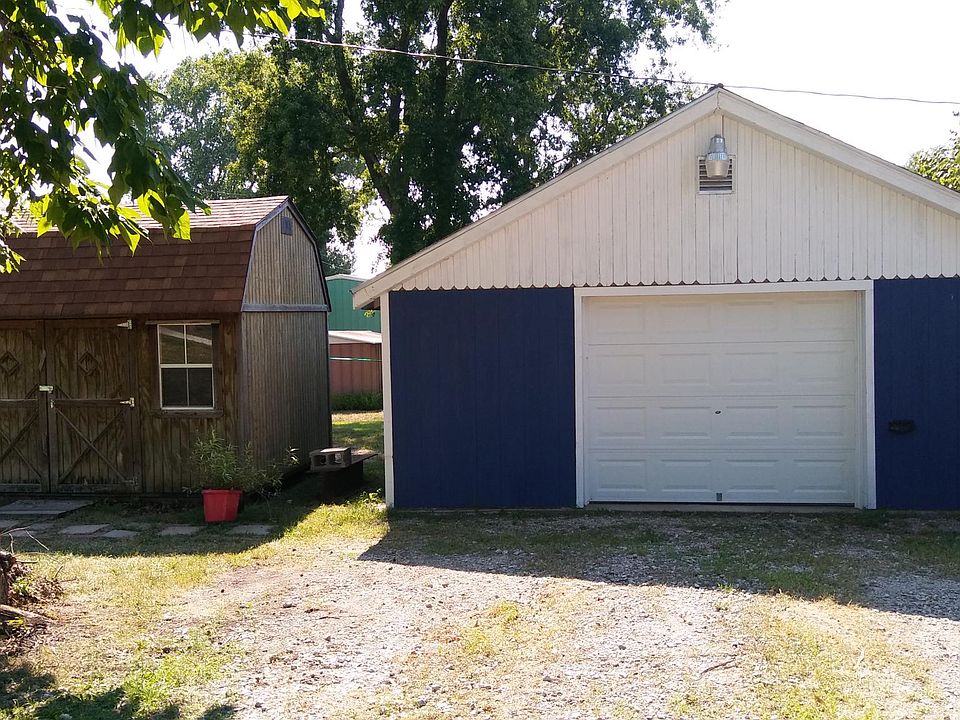 2nd image of 23211 Oak St