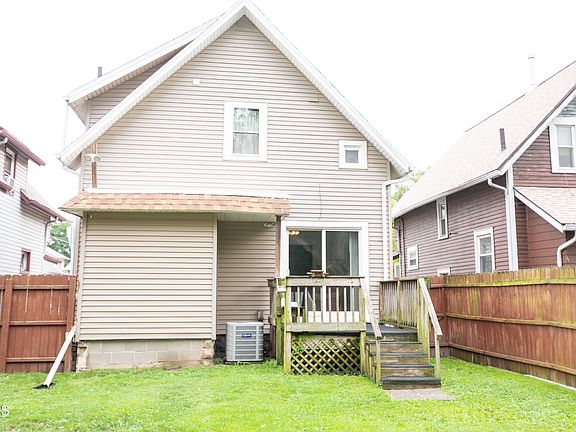 2nd image of 1456 Oak St