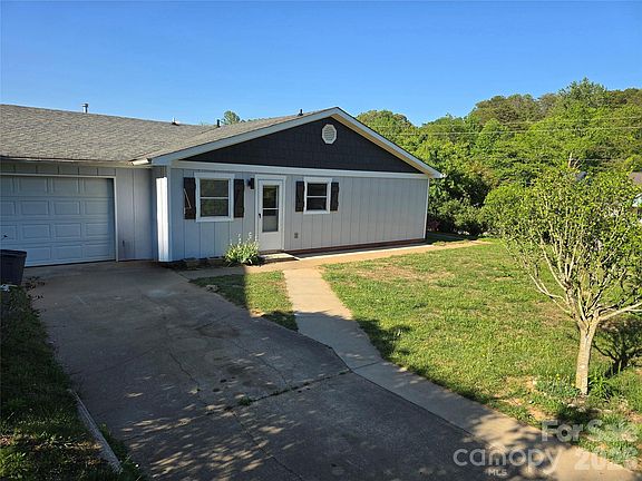 3rd image of 20 Mount Carmel Dr