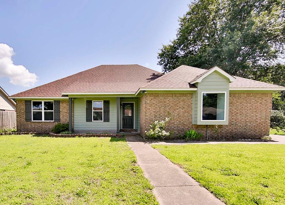 1st image of 729 Pin Oak Dr