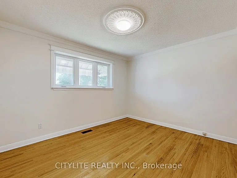516 Monteith Ave — Photo 11