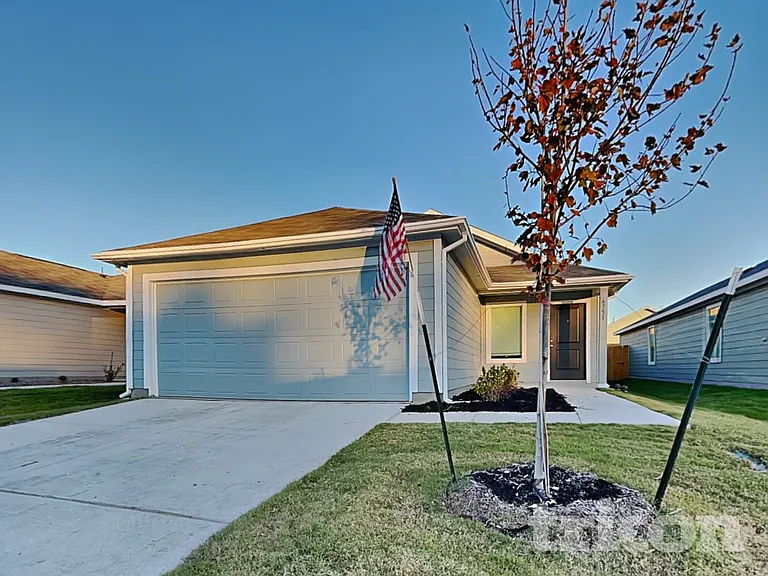 6751 Highlands St — Photo 2