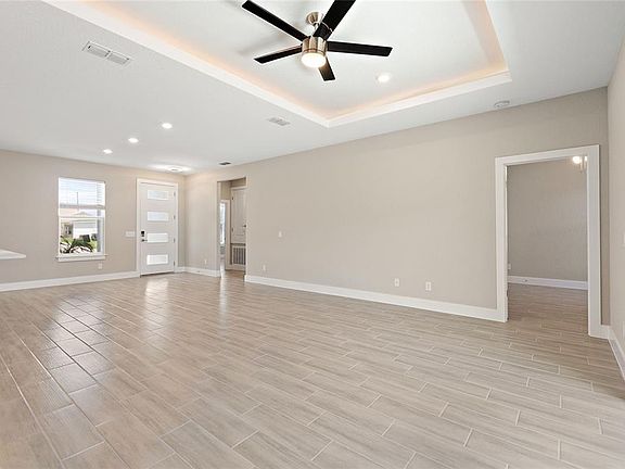5th image of 302 Elderberry Ct