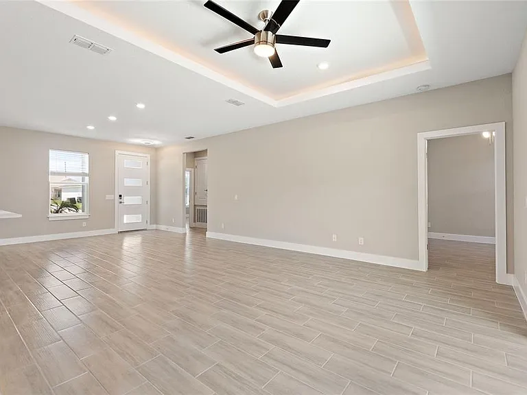302 Elderberry Ct — Photo 5