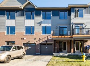 818 Glissade Grv E, Ottawa, ON K4A5R5
