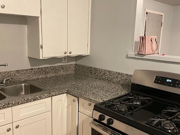 5th image of 211 Woodrow Ave
