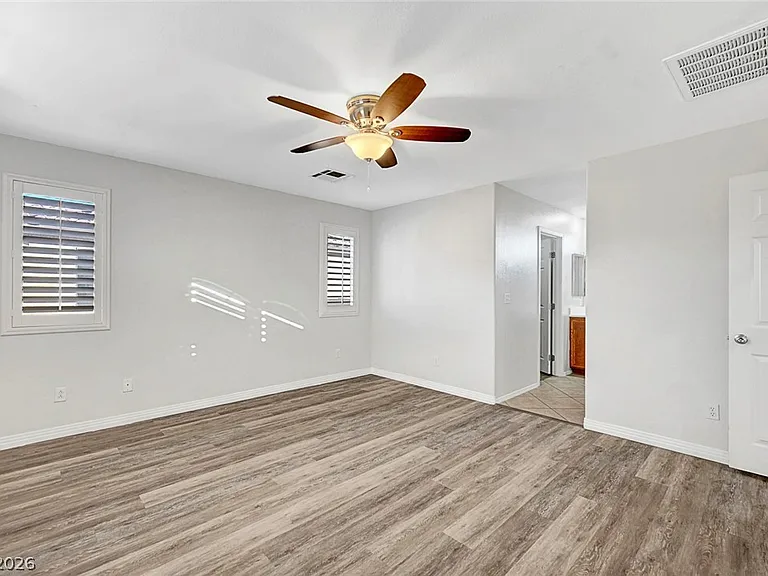 514 Eresma St — Photo 4