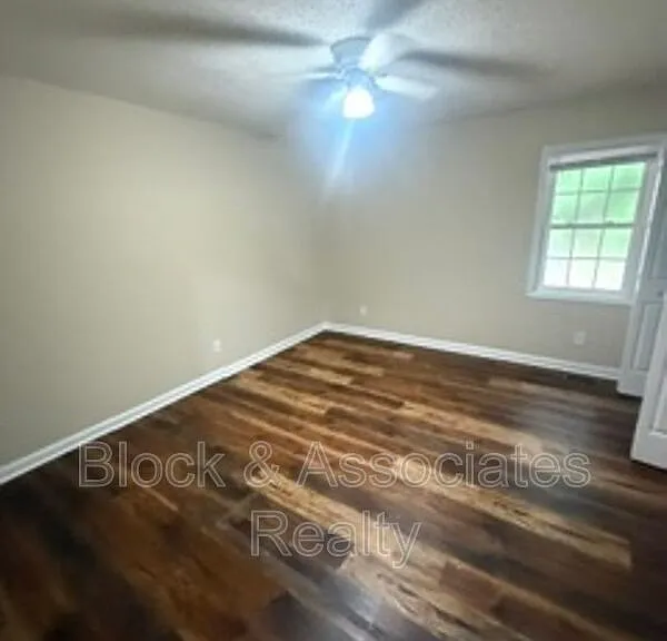 724 Breeze Hill Rd — Photo 5