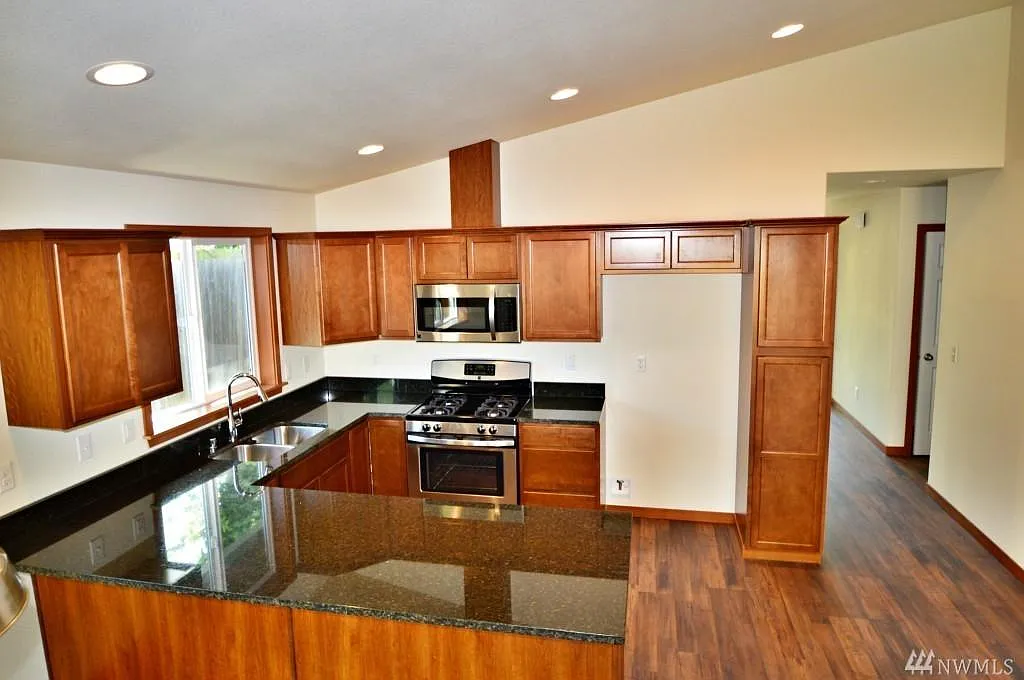 3 bed, 1516 sqft, $2,600 — Photo 4