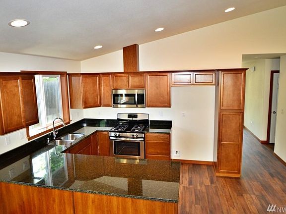 4th image of 414 E 50th St