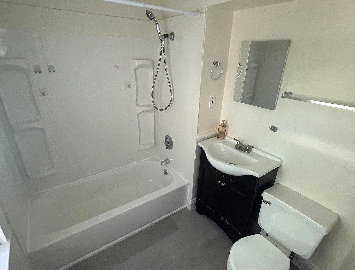 3 bed, 1200 sqft, $2,700 — Photo 3