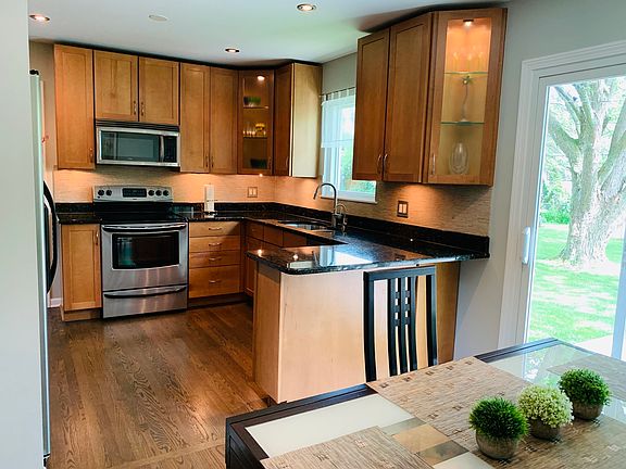 3rd image of 22W531 Burr Oak Dr