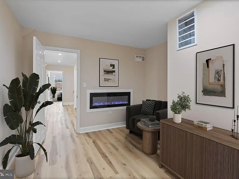 919 Stiles St — Photo 17