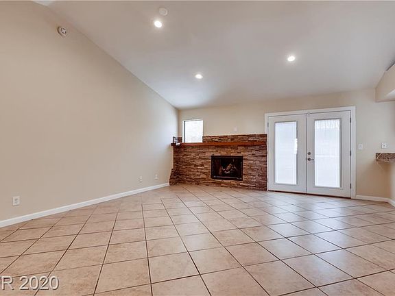 4th image of 1699 Yellowwood Dr
