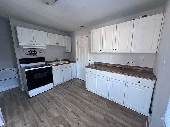 3rd image of 33 Carver Cir #1