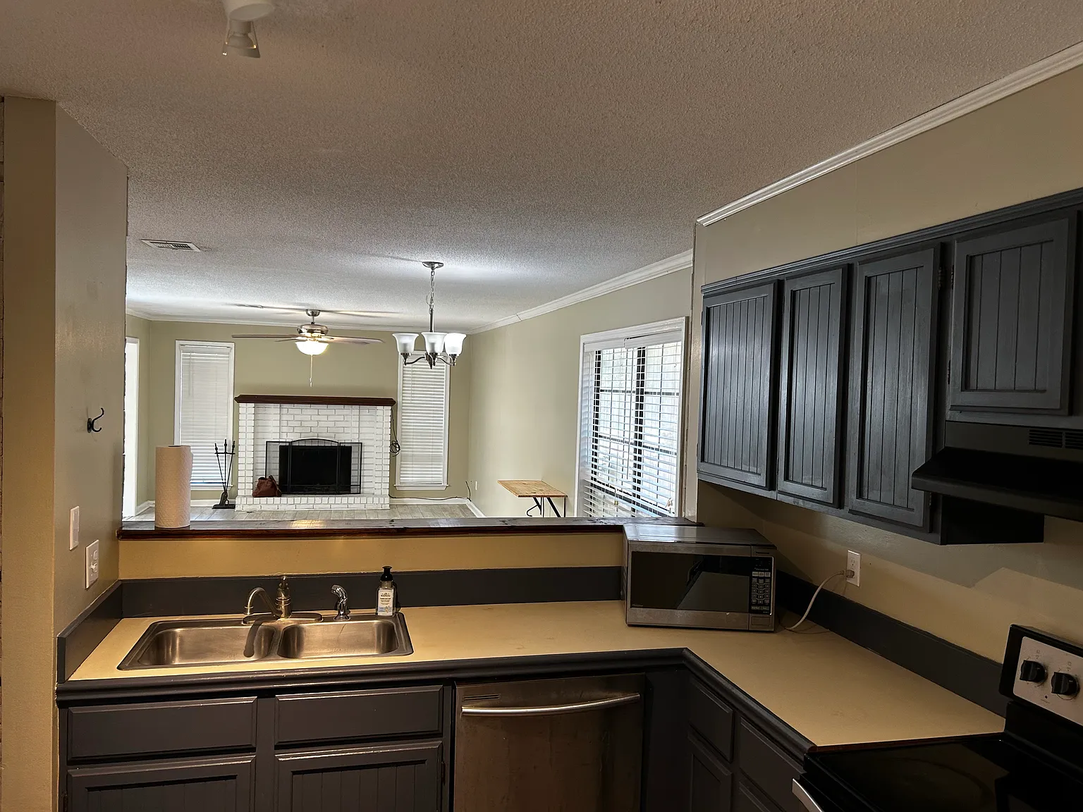 3 bed, 1455 sqft, $1,300 — Photo 2