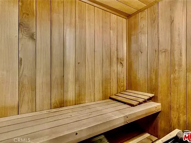 7218 Mulholland Dr — Photo 13