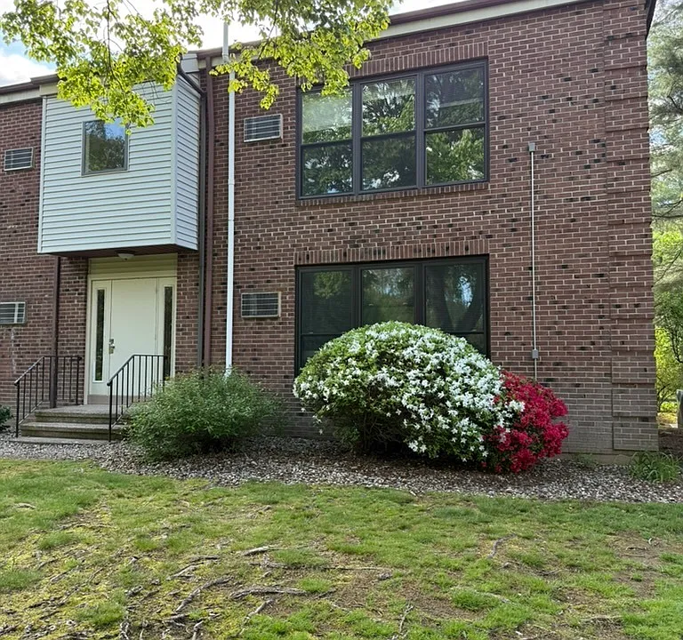 104 Wellington Dr #104