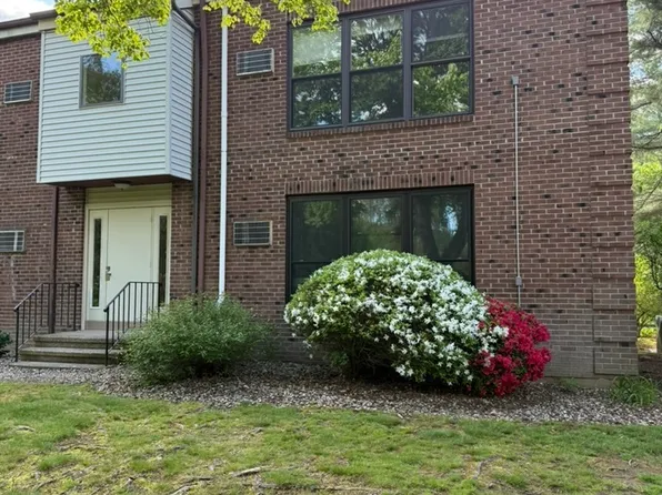 104 Wellington Dr Unit 104, Farmington, CT 06032