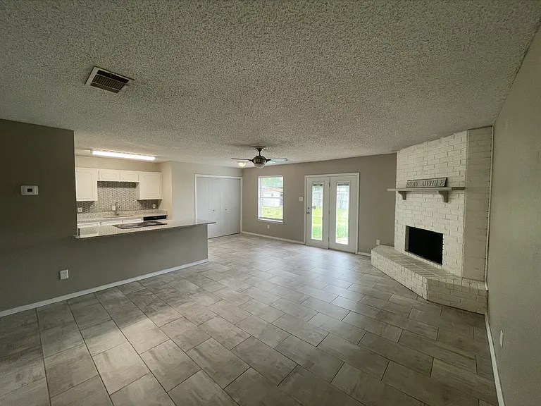 5909 Woodsetter Ln — Photo 4