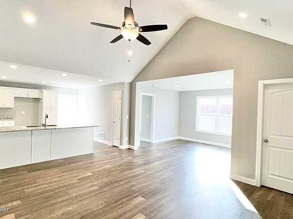 2nd image of 121B Lanai Dr