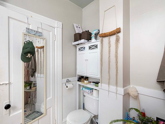 3rd image of 51 Chapin Ave #2L