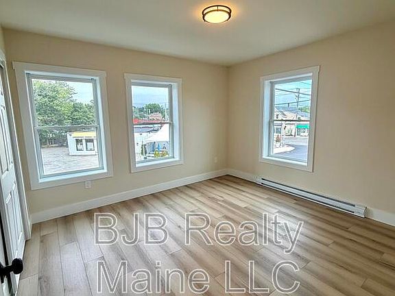 5th image of 156 Woodford St #6