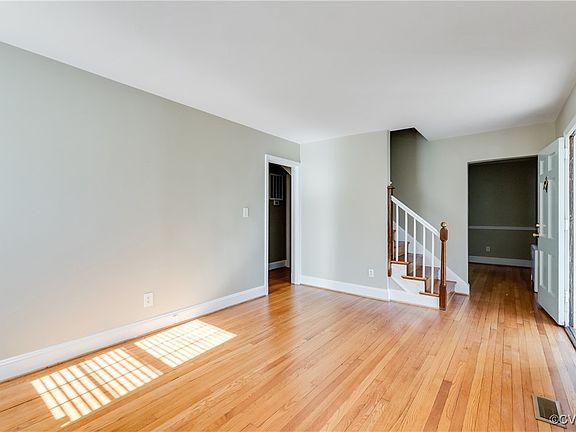 4th image of 208 Woodlawn Ave