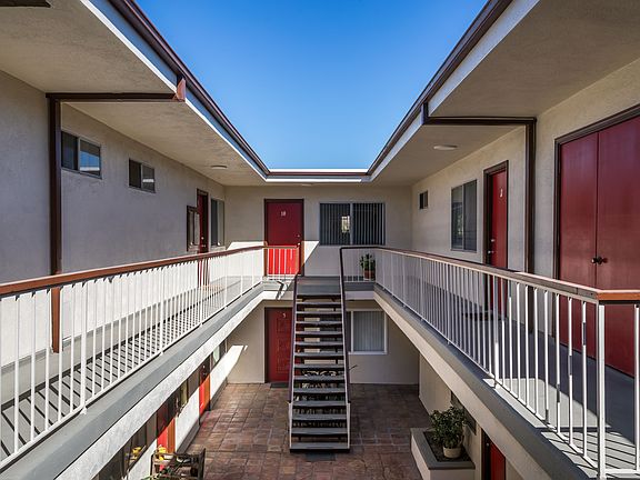 2nd image of 1700 S Bundy Dr #4.0