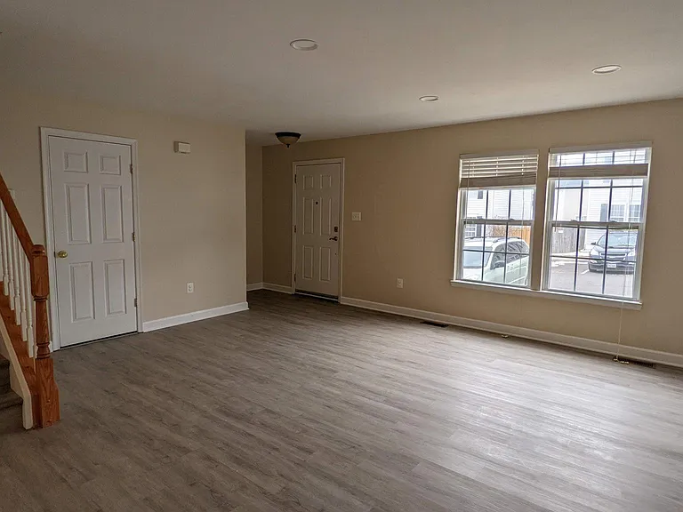 829 Gallows Ct — Photo 11