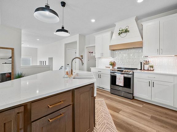 5th image of 2975 N Woodridge Ct