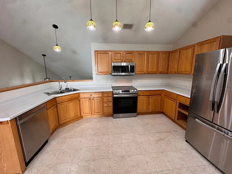 1243 Bergmann Dr — Photo 7