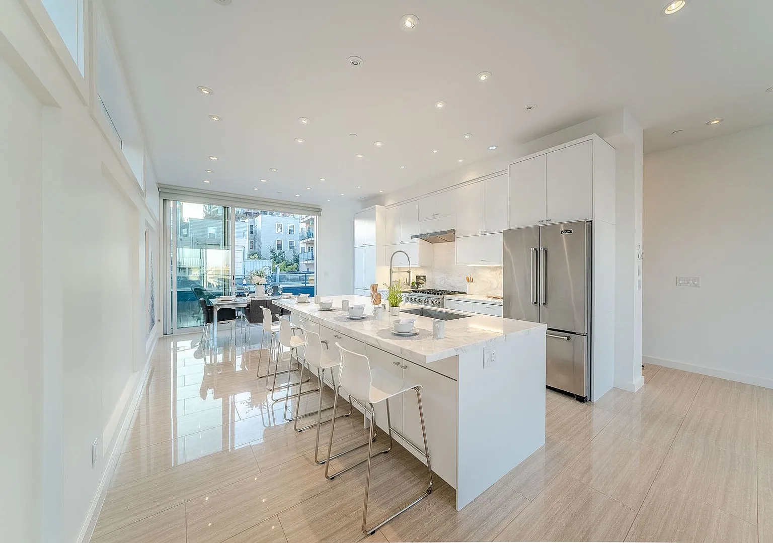 Telegraph Hill Luxury 3 Level, 3 Bed / 2 Bath Condo, 2 Decks, Views - A Must See! — Photo 3