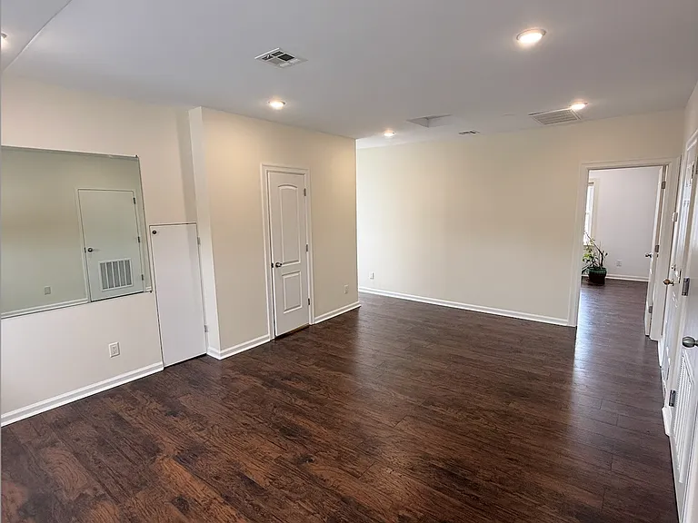 736 Pennington St #3 — Photo 2