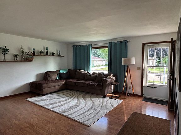 4th image of 532 Willow Dr