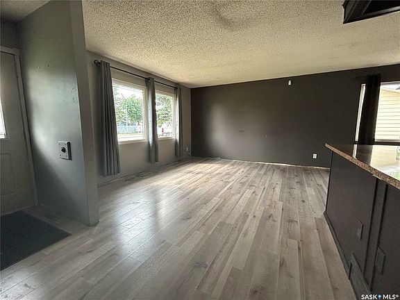 4th image of 74 Clarewood Cres