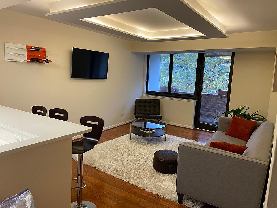 1st image of 1805 Crystal Dr APT 203