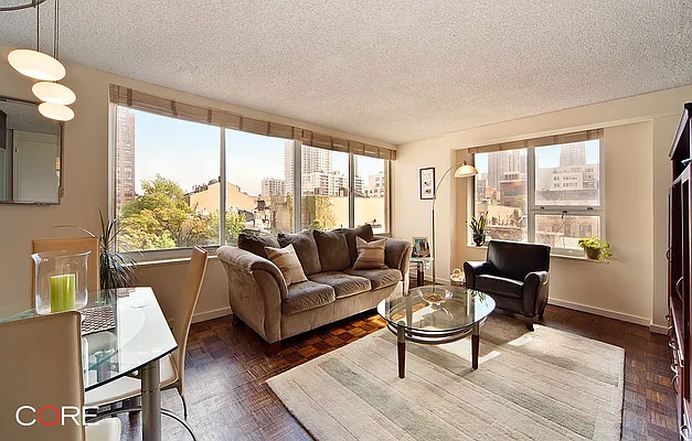 Rented by CORE | media 5